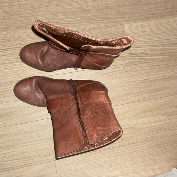 Brown boots/ ankle boots/ buckle down - Picture 3 of 4